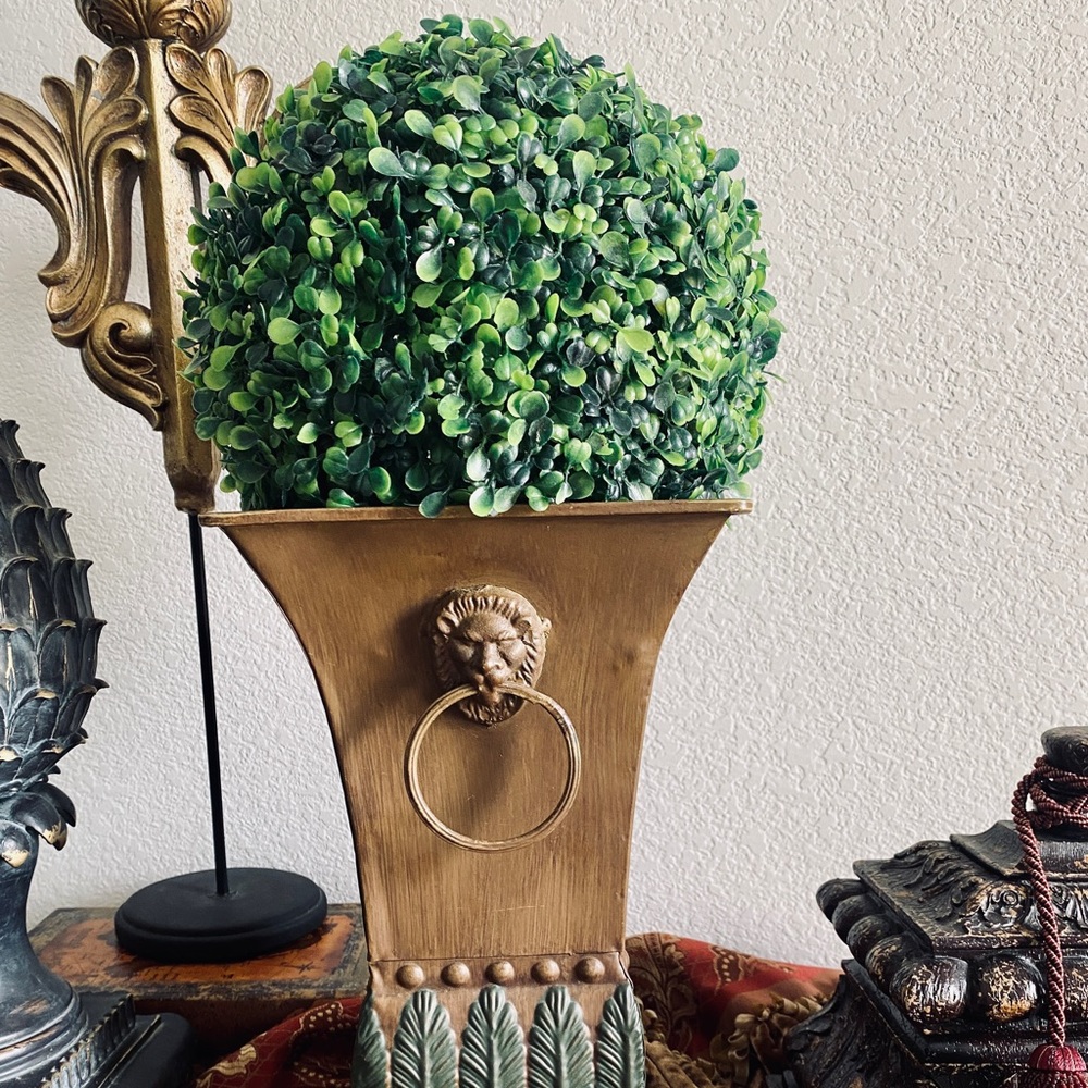 ❣️SOLD ON OTHER SITE❣️ 21” T Lionhead Urn w/Faux Boxwood Topiary